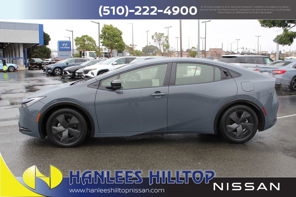 Used 2024 Toyota Prius LE image 2