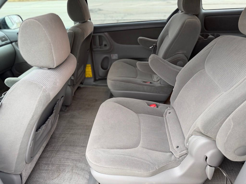 Used 2005 Toyota Sienna LE image 13