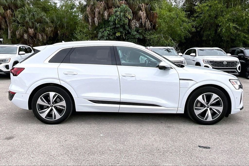 Certified 2024 Audi Q8 e-tron Premium Plus image 4