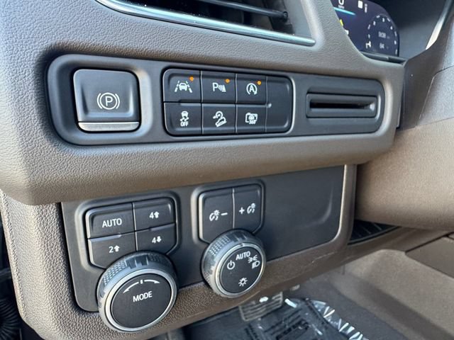 Used 2023 Chevrolet Tahoe Z71 w/ Luxury Package AWD/4WD image 6