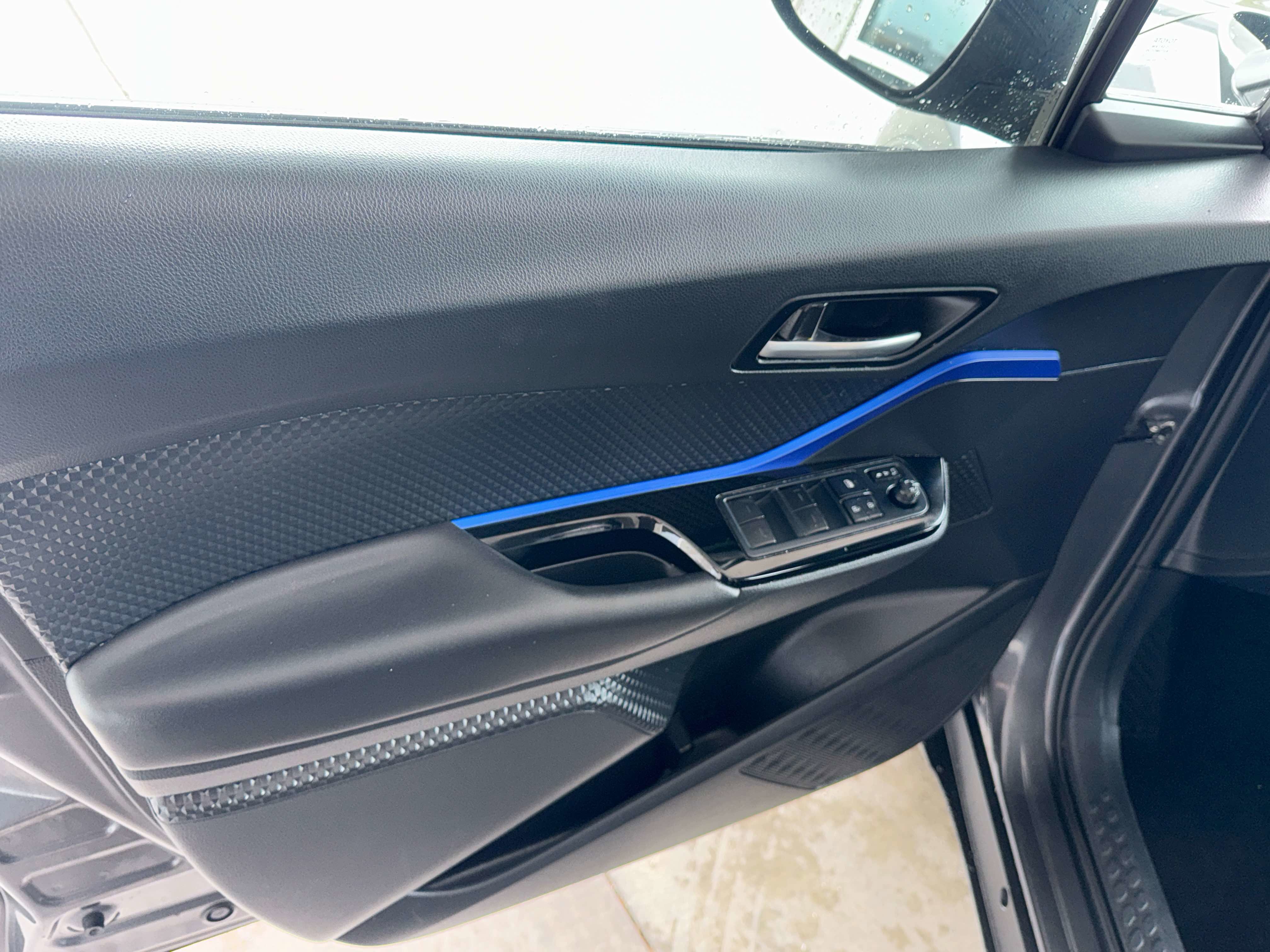 Used 2022 Toyota C-HR XLE FWD image 12