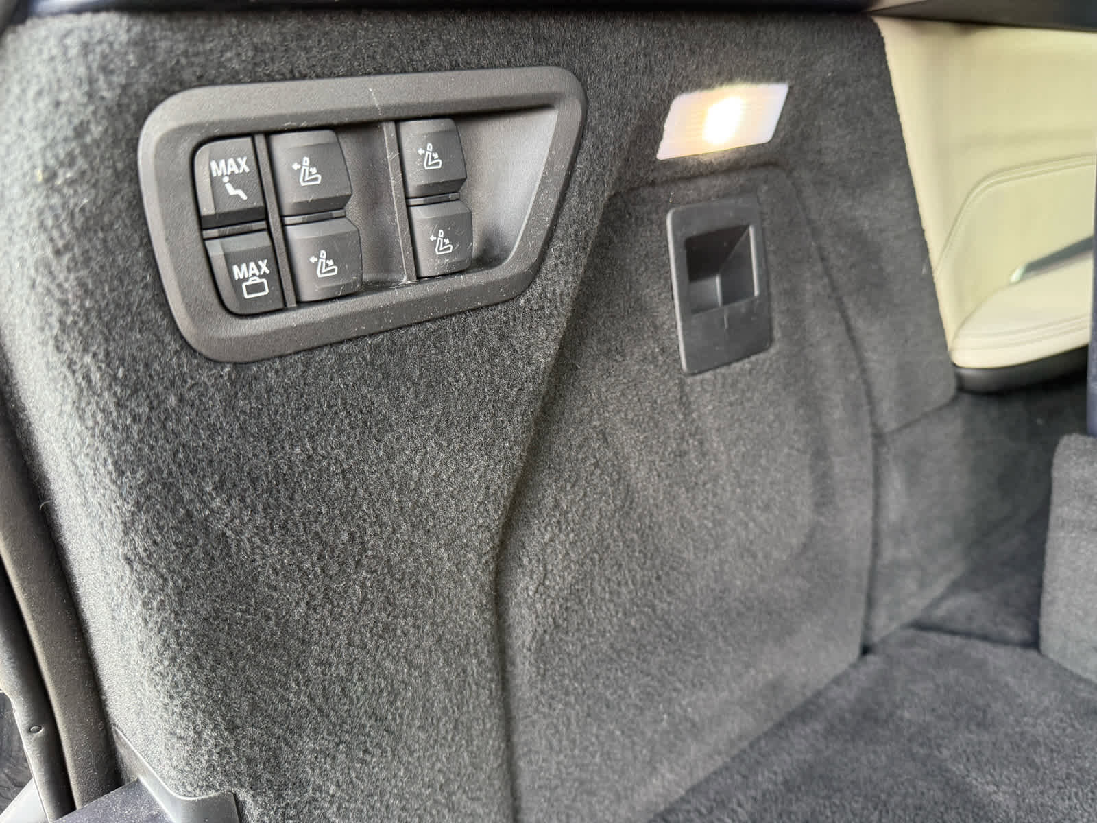 Used 2022 BMW X7 M50i image 37