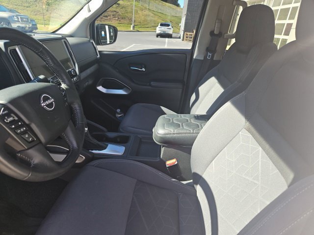 Used 2025 Nissan Frontier SV w/ SV Convenience Package AWD/4WD image 6