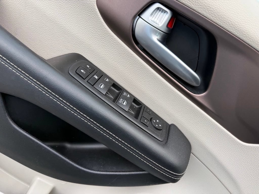 Used 2024 Chrysler Voyager LX FWD image 6