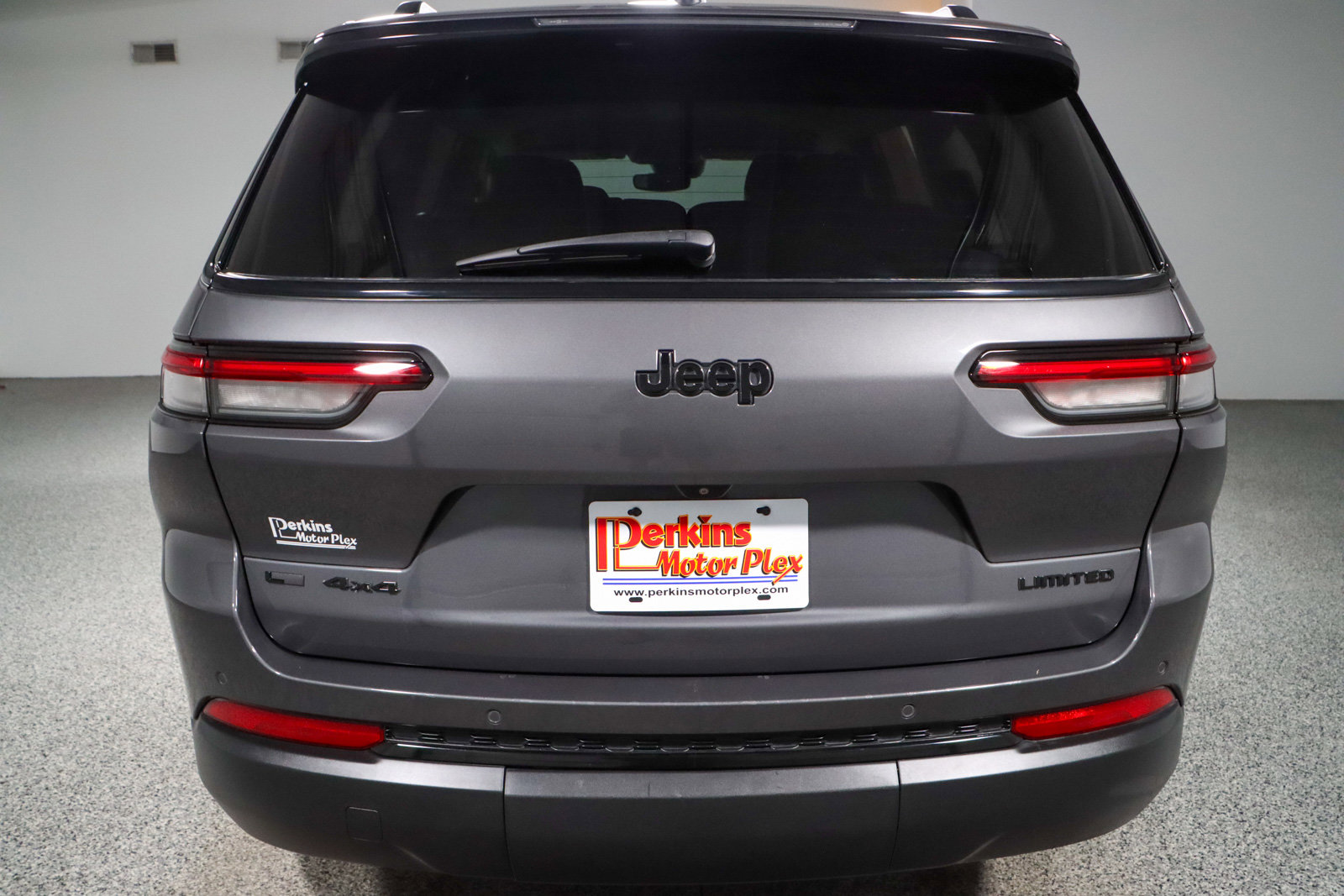 Used 2022 Jeep Grand Cherokee L Limited w/ Black Appearance Package image 8