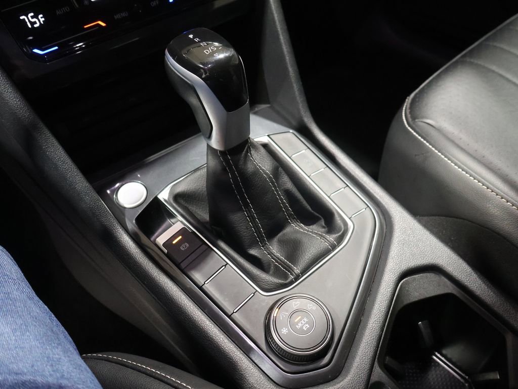 Used 2024 Volkswagen Tiguan SE image 28