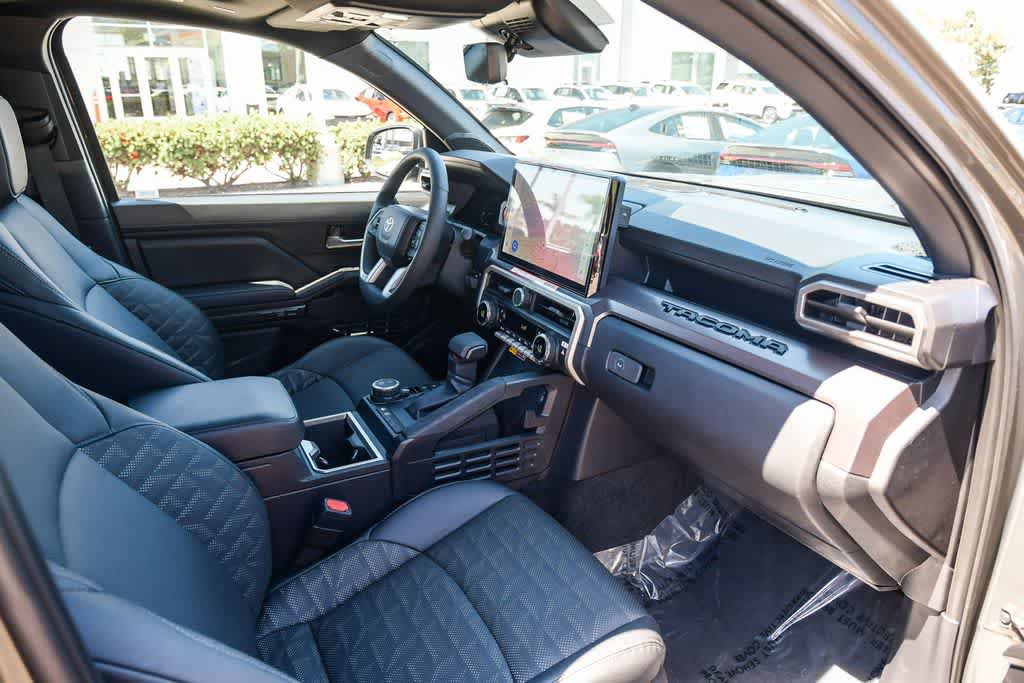 Certified 2025 Toyota Tacoma TRD Sport w/ TRD Sport Premium Package AWD/4WD image 15