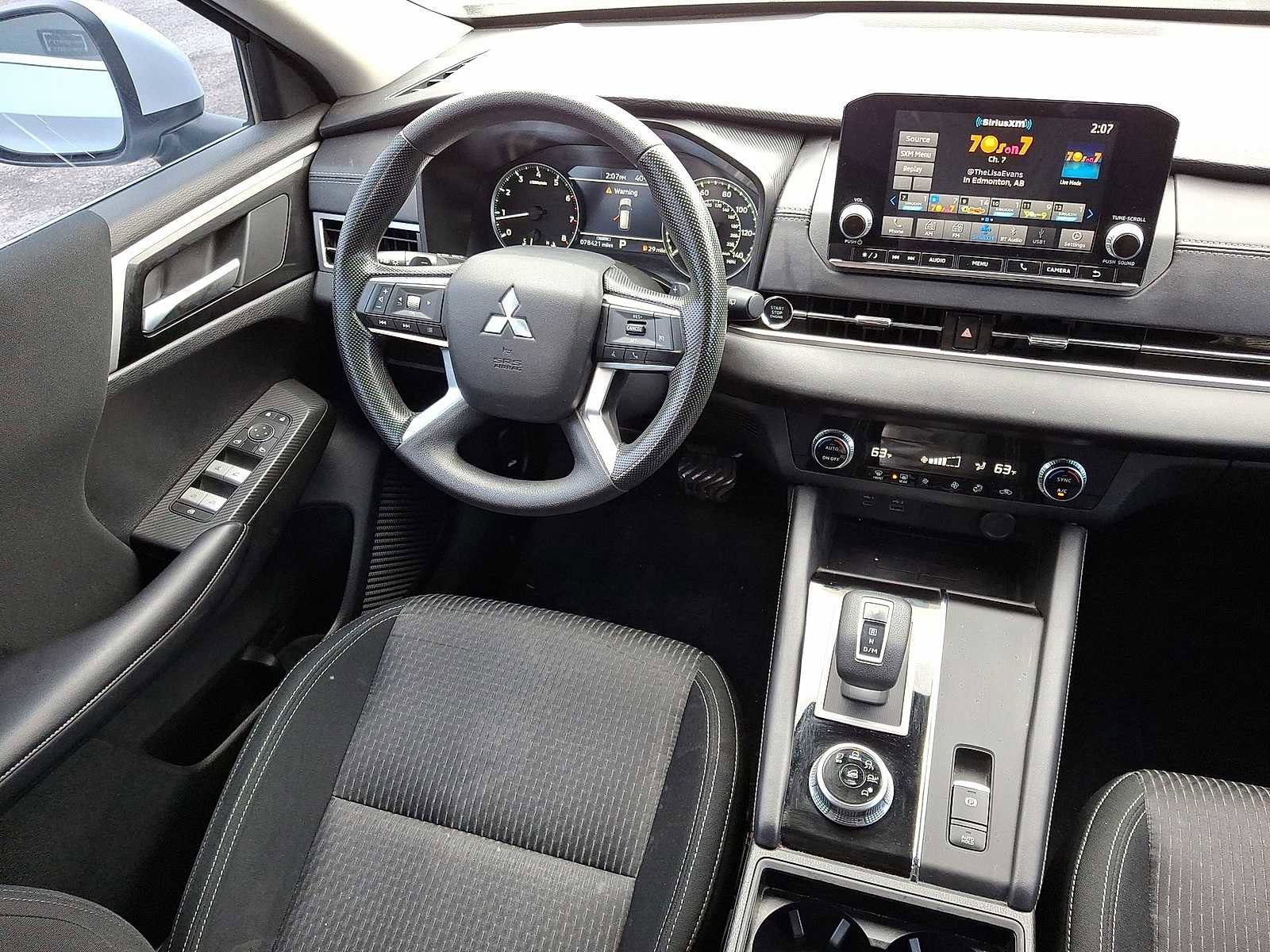 Used 2024 Mitsubishi Outlander ES image 10