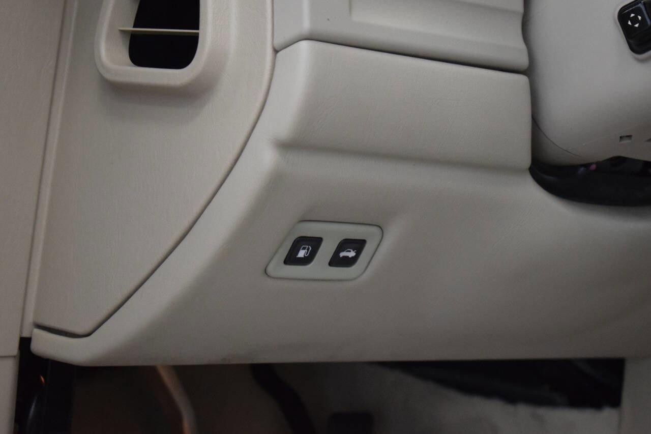 Used 2005 Cadillac XLR image 60