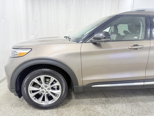 Used 2021 Ford Explorer Limited w/ Equipment Group 301A AWD/4WD image 4