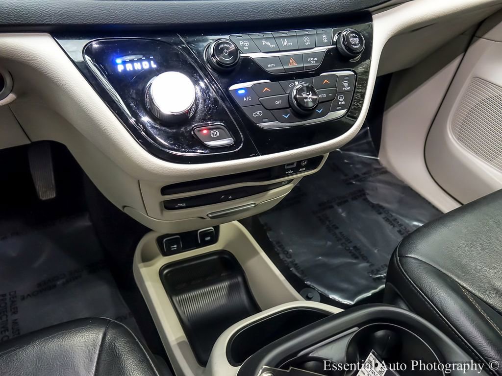 Used 2018 Chrysler Pacifica Touring-L Plus w/ Advanced Safetytec Group FWD image 22