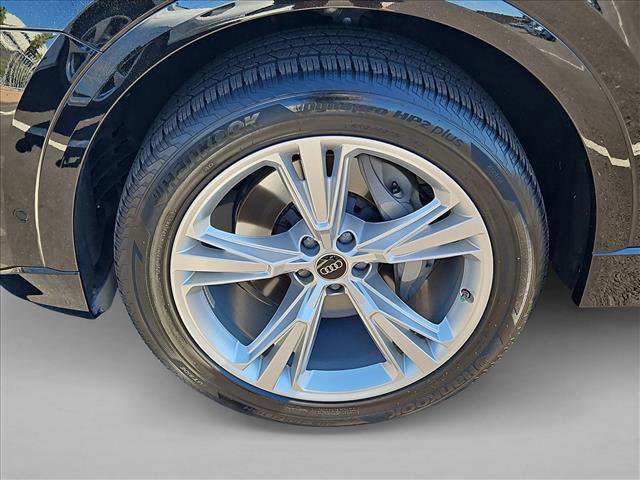 Used 2022 Audi Q8 Premium Plus image 24