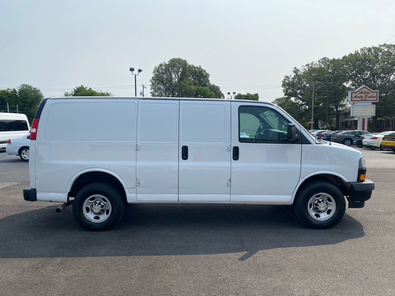Used 2020 Chevrolet Express 2500 w/ Driver Convenience Package RWD image 7