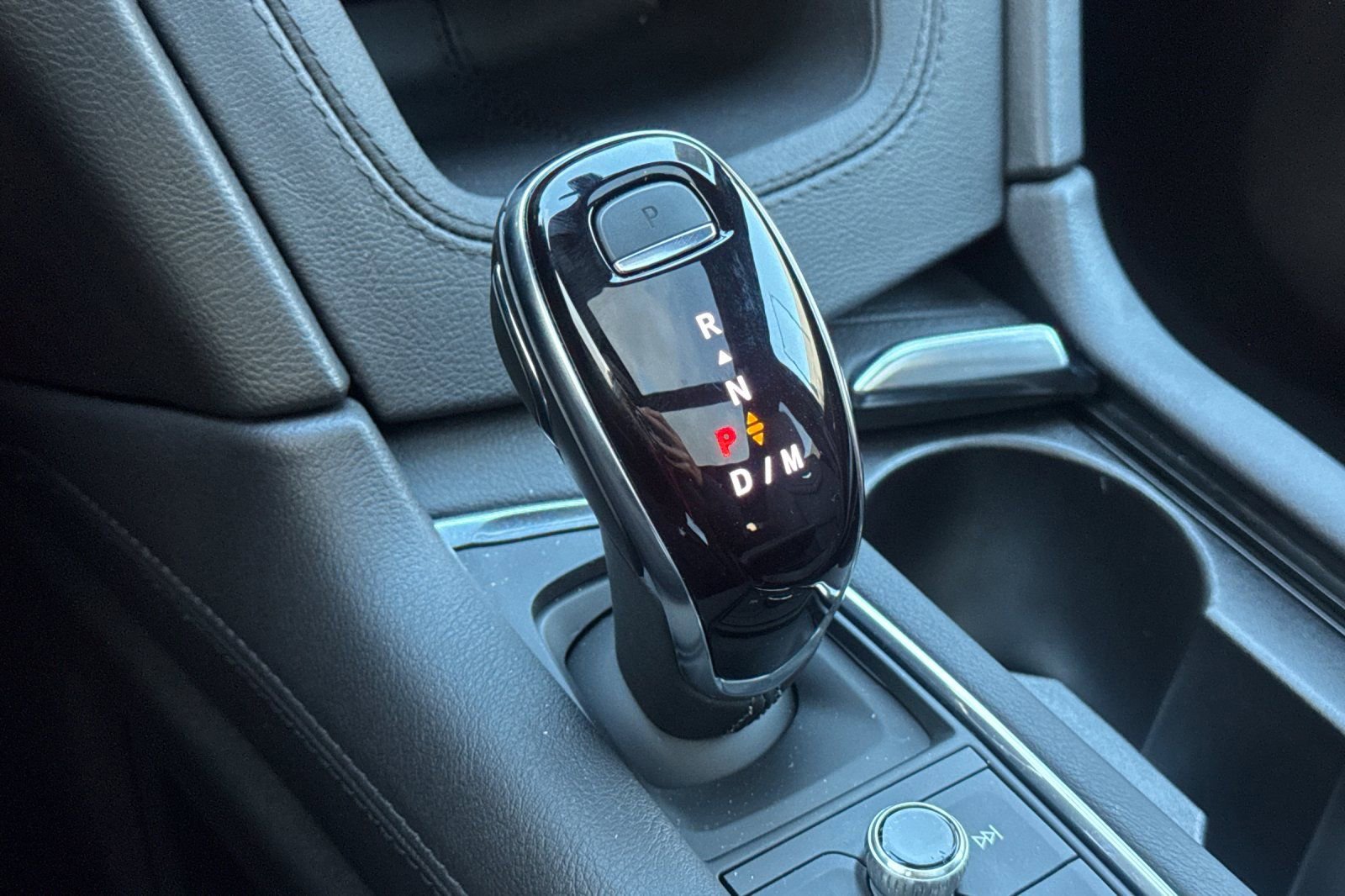 Used 2025 Cadillac XT6 Luxury image 31