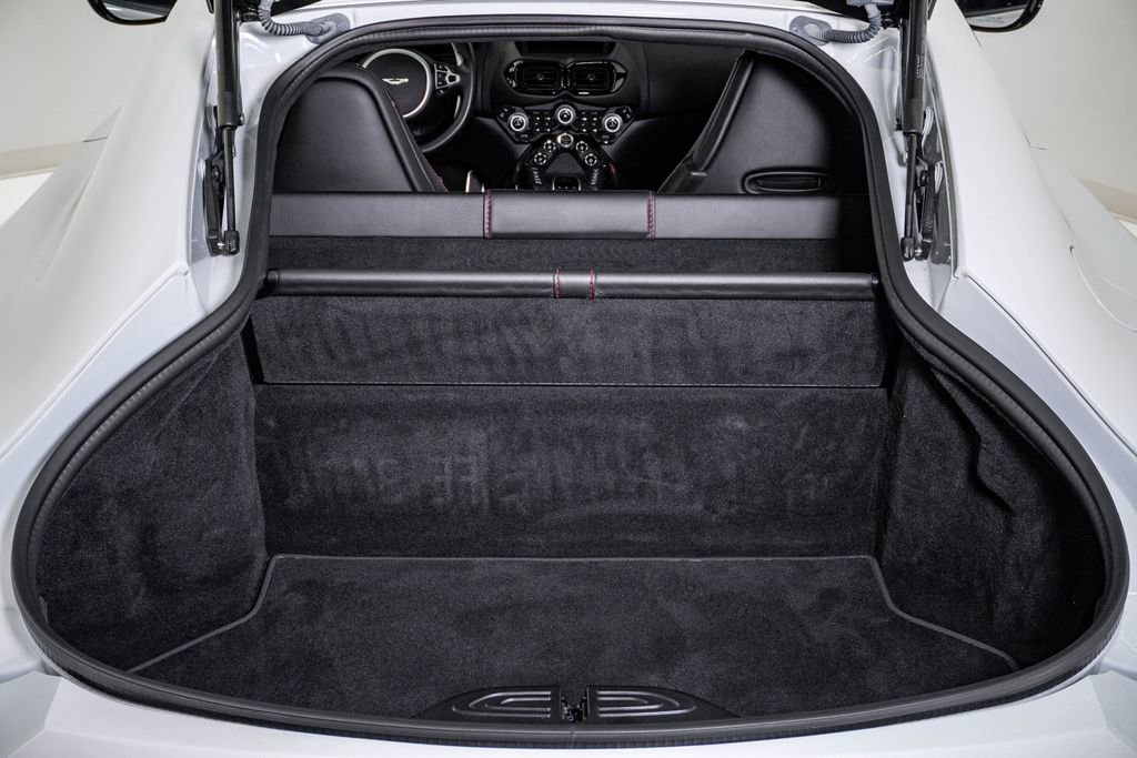 Used 2020 Aston Martin V8 Vantage Coupe image 32