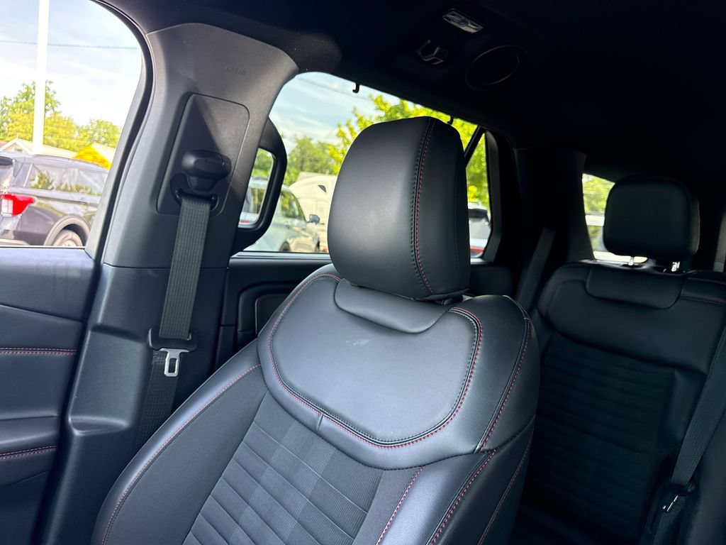 Used 2025 Ford Explorer ST-Line w/ Premium Package AWD/4WD image 43