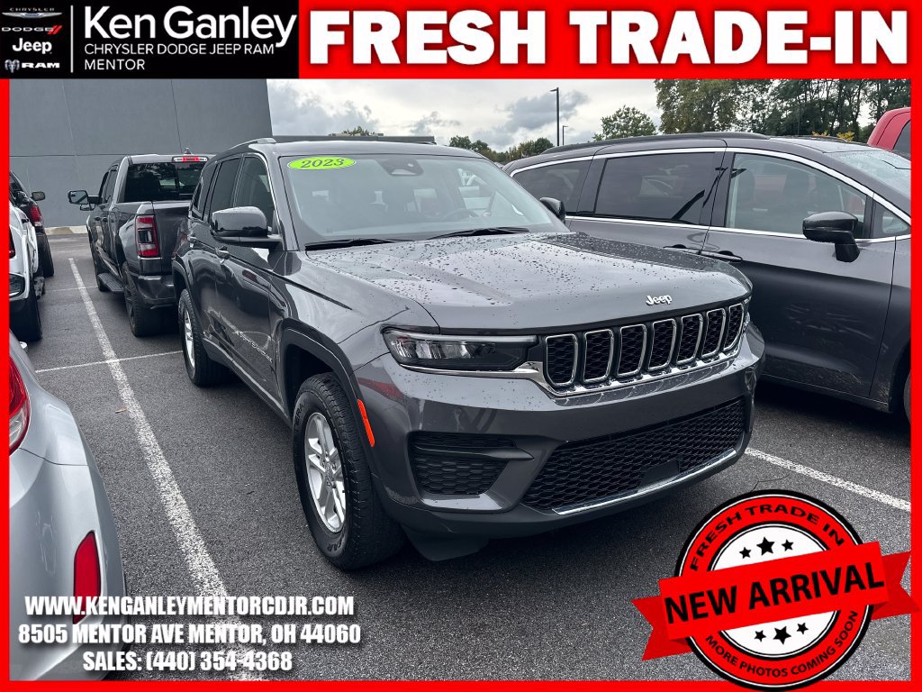 Used 2023 Jeep Grand Cherokee Laredo AWD/4WD image 1