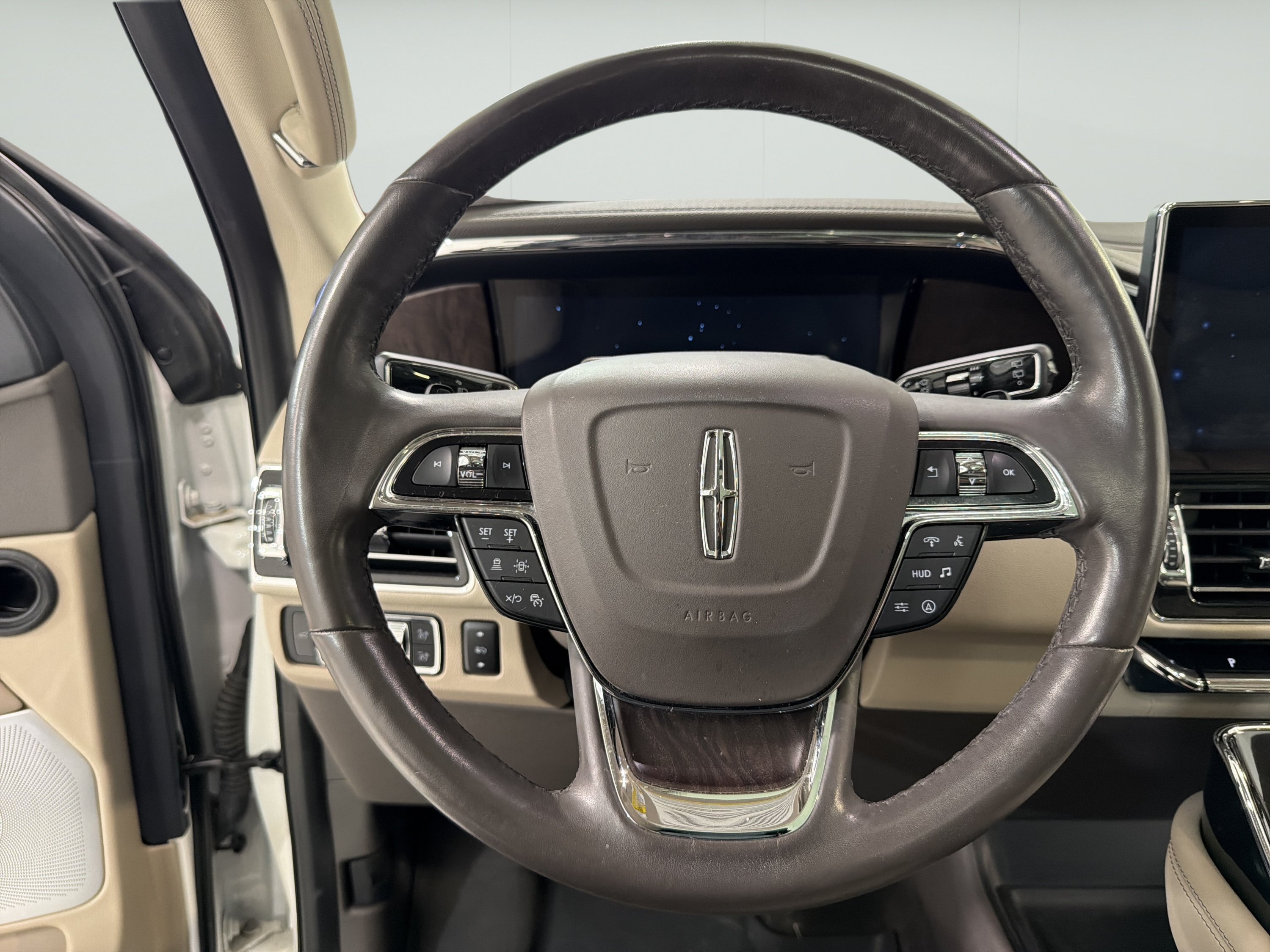 Used 2022 Lincoln Navigator Reserve AWD/4WD image 16