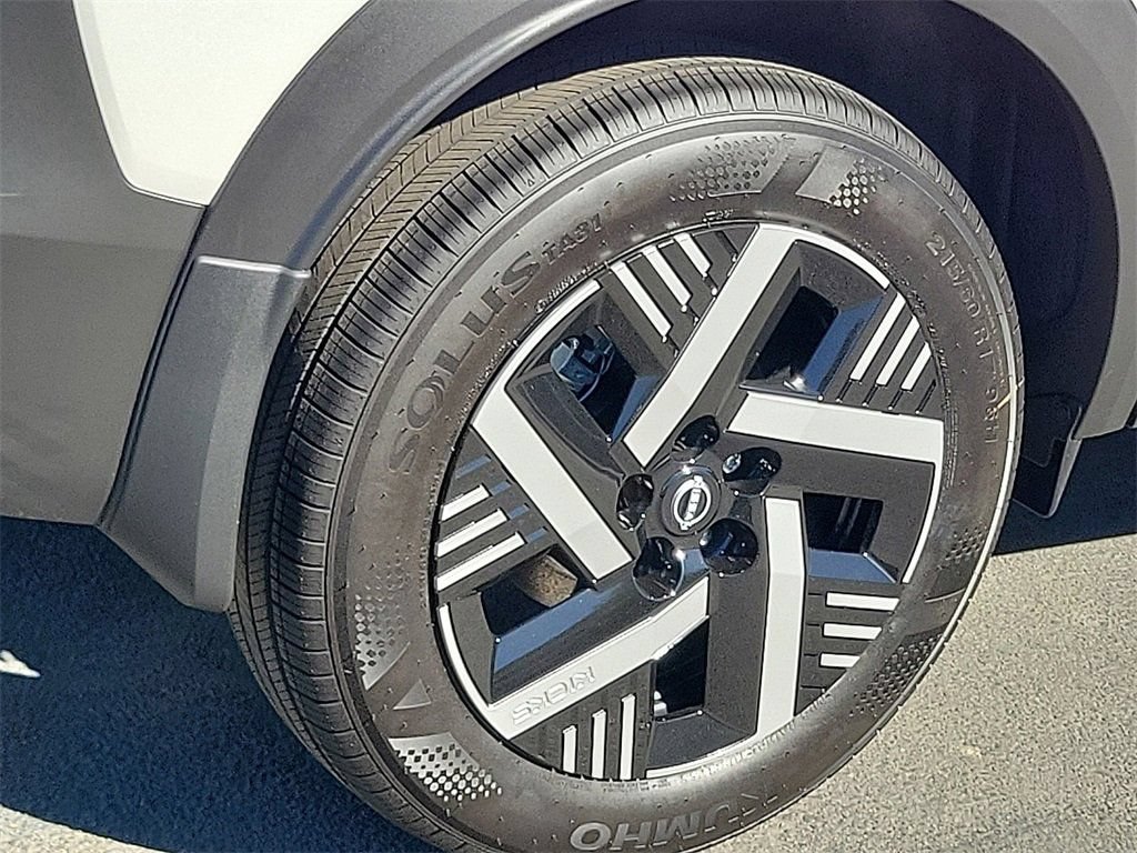 New 2025 Nissan Kicks SV FWD image 3