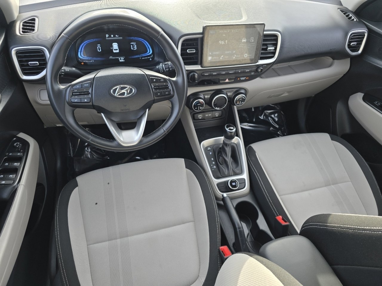 Used 2025 Hyundai Venue SEL image 22