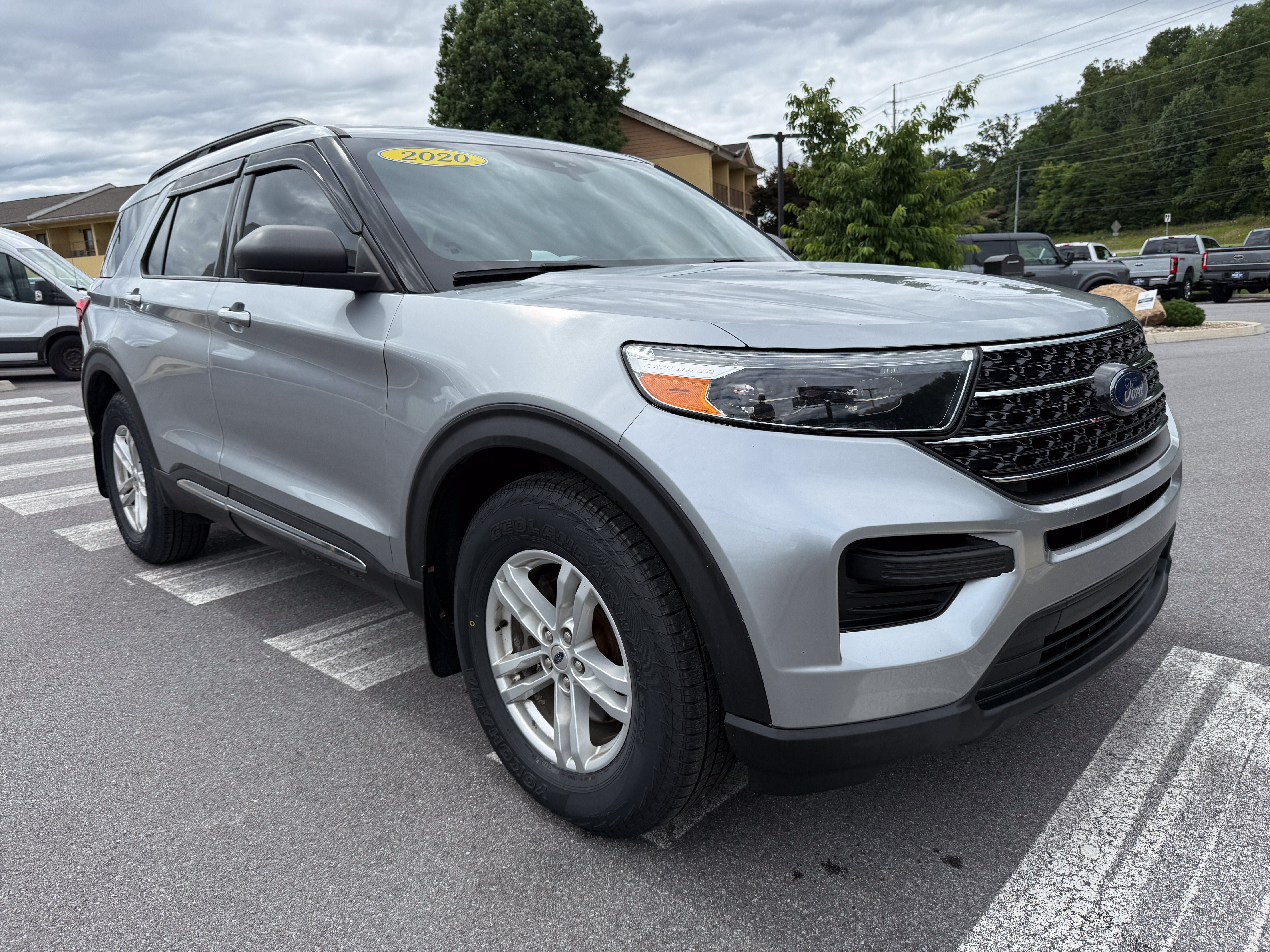 Used 2020 Ford Explorer XLT w/ Class III Trailer Tow Package AWD/4WD image 3