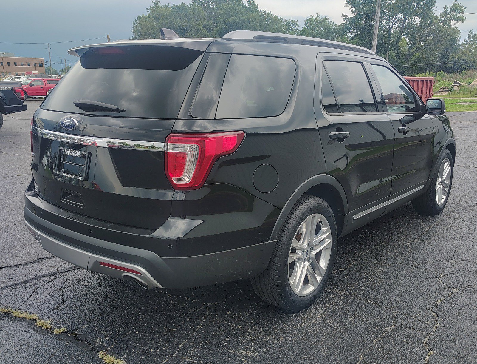 Used 2017 Ford Explorer XLT w/ Equipment Group 201A FWD image 5