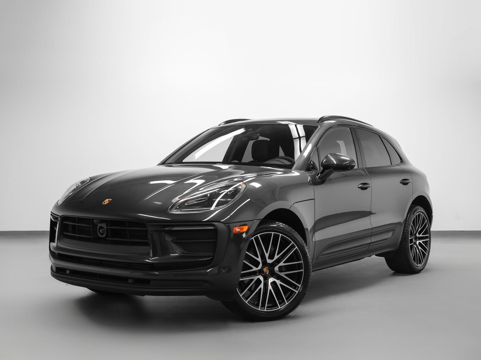 Certified 2026 Porsche Macan AWD/4WD image 6