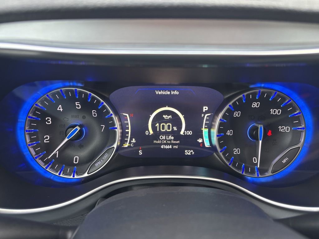Used 2025 Chrysler Pacifica Limited image 44