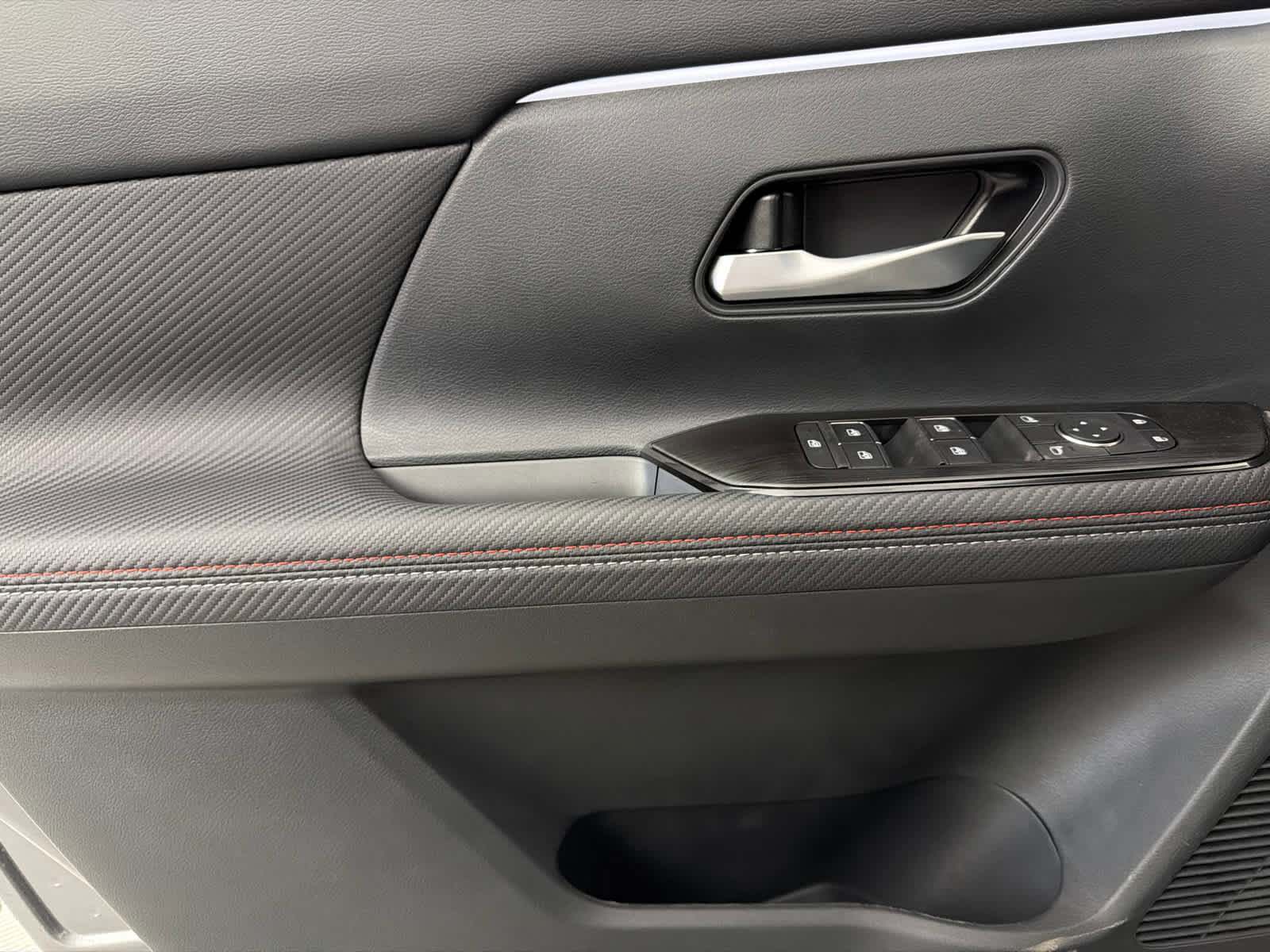 New 2026 Nissan Kicks SR image 23