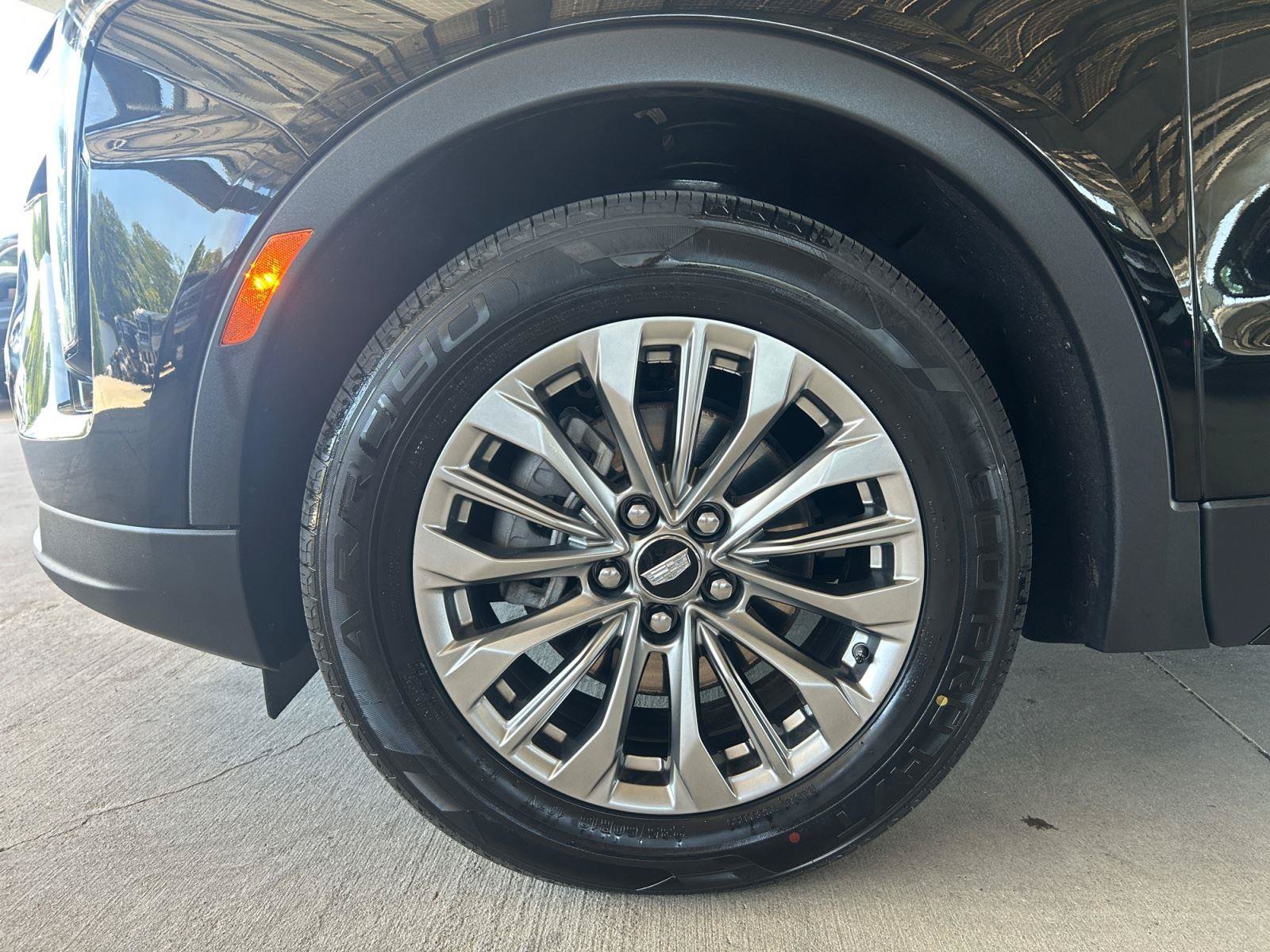 Used 2025 Cadillac XT4 Premium Luxury AWD/4WD image 16