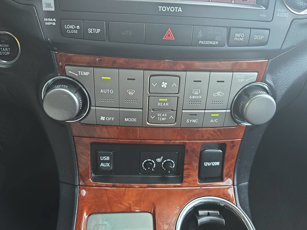 Used 2012 Toyota Highlander Limited w/ Tow Pkg AWD/4WD image 28