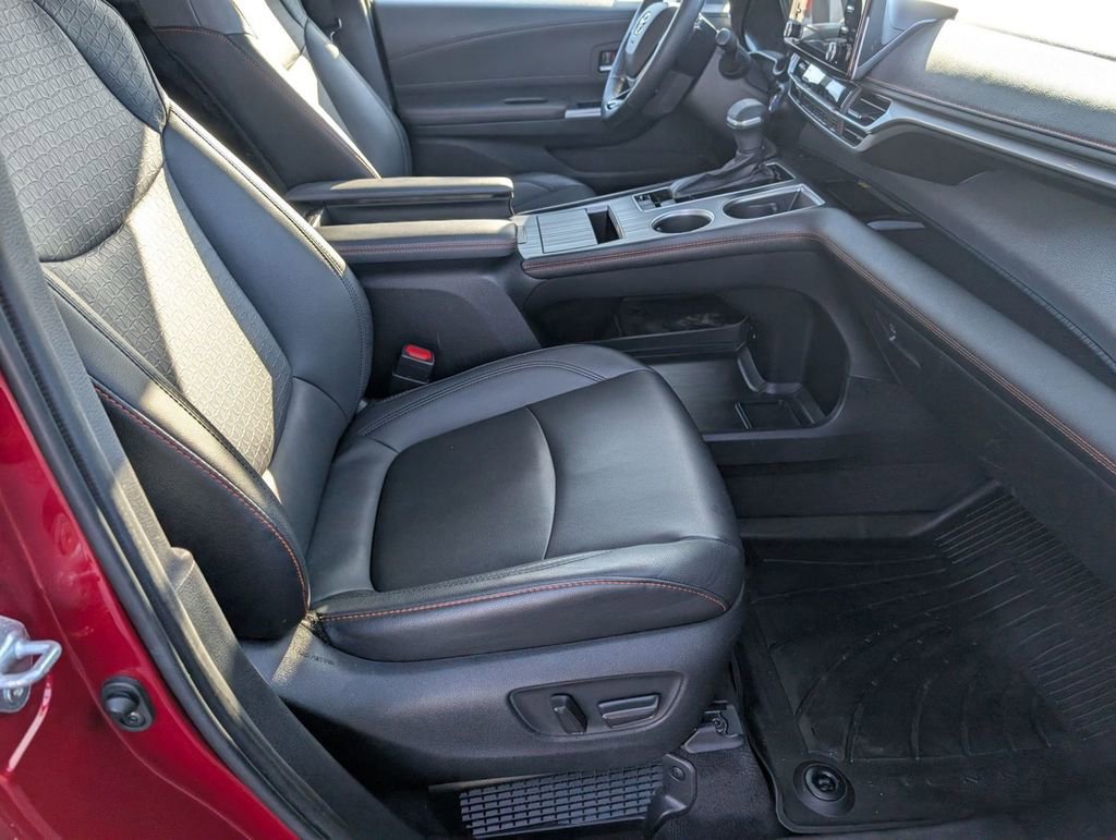 Used 2022 Toyota Sienna XSE image 46