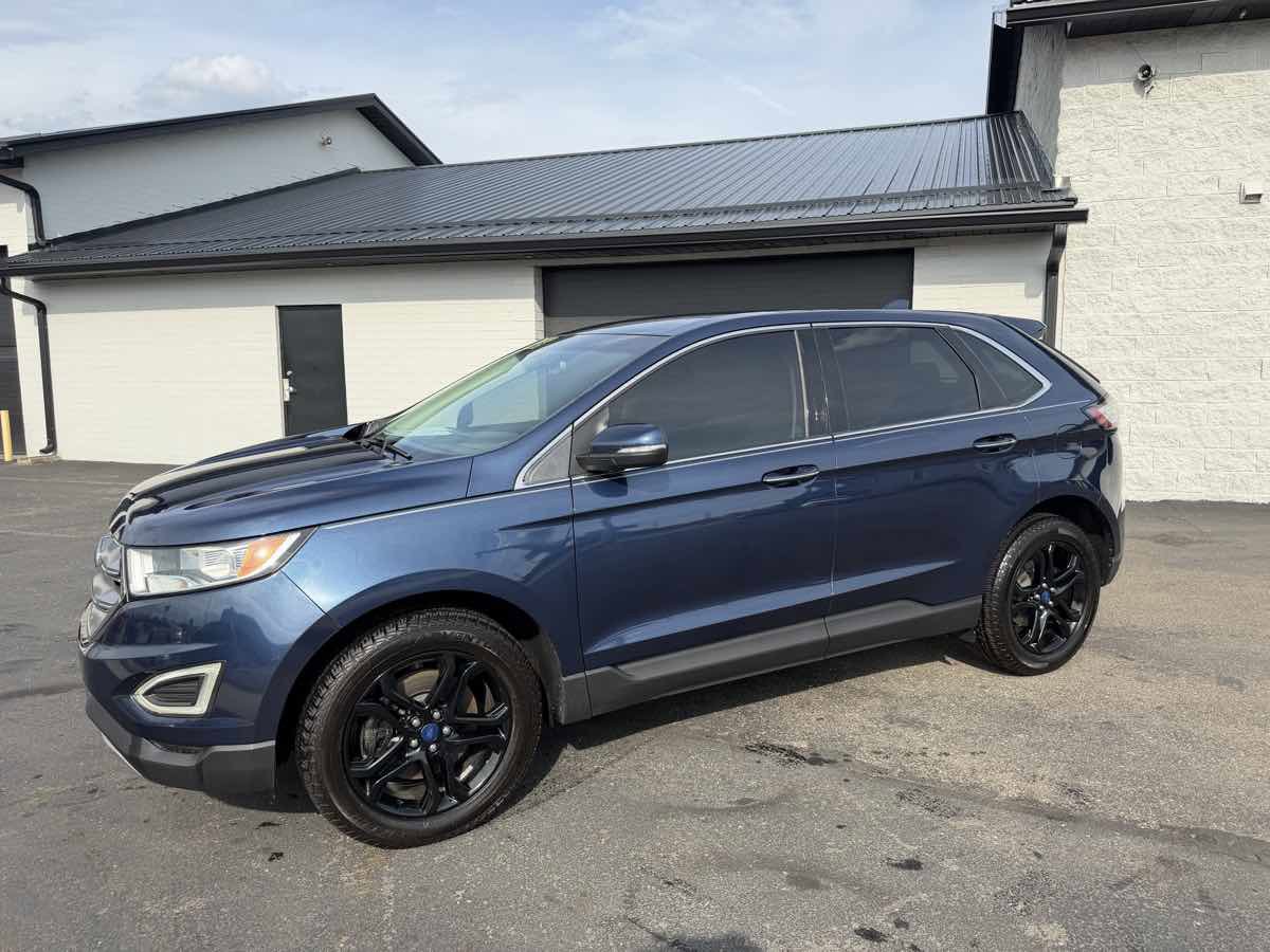 Used 2017 Ford Edge Titanium w/ Technology Package AWD/4WD image 2