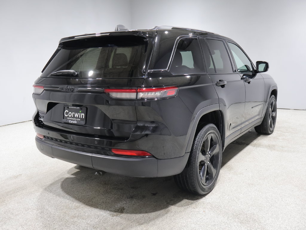 Used 2023 Jeep Grand Cherokee Altitude AWD/4WD image 2