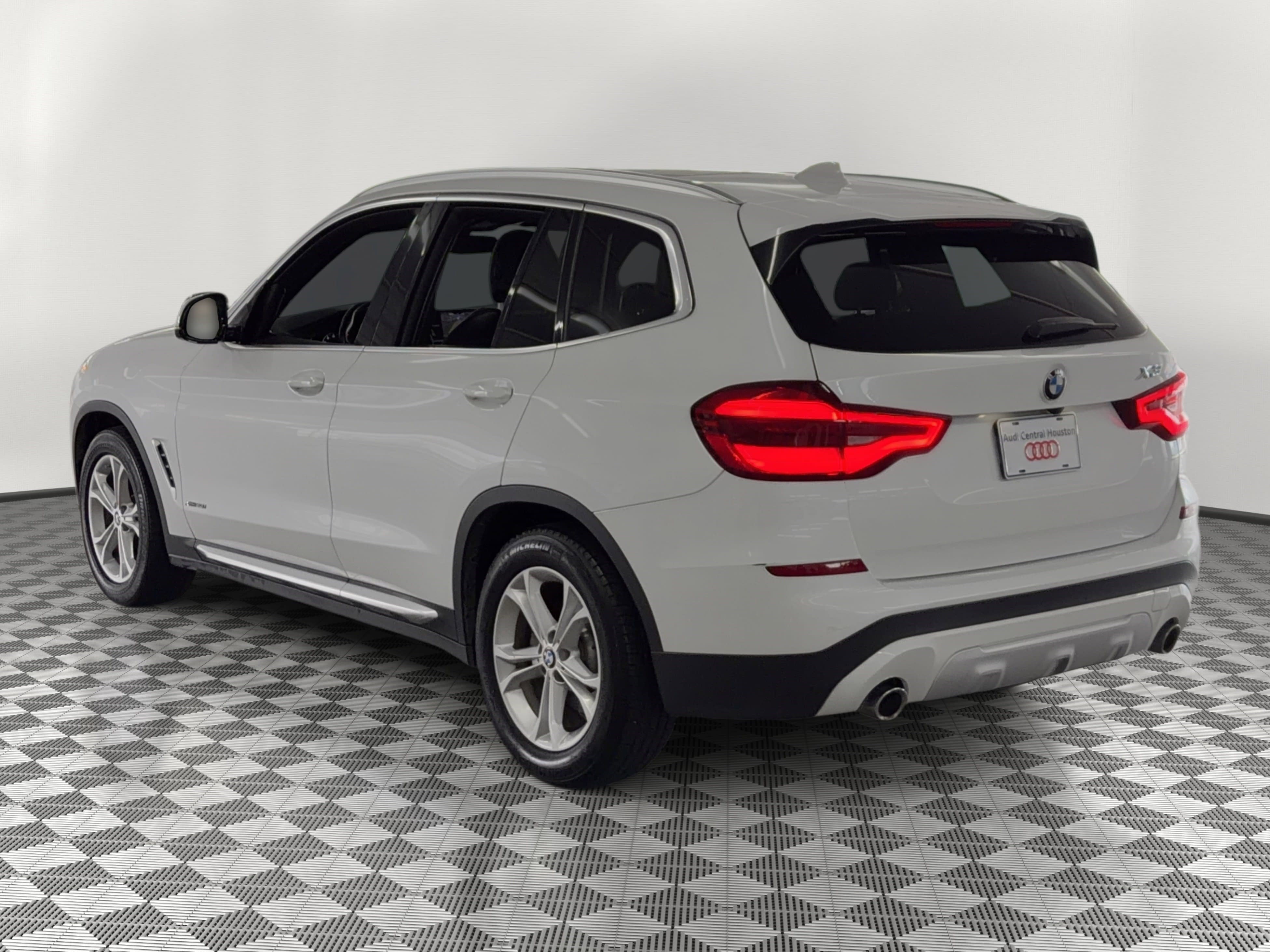 Used 2018 BMW X3 xDrive30i AWD/4WD image 3