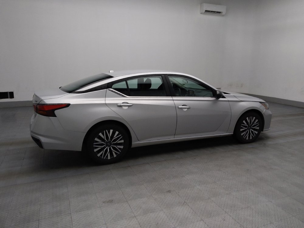 Used 2024 Nissan Altima 2.5 SV image 10