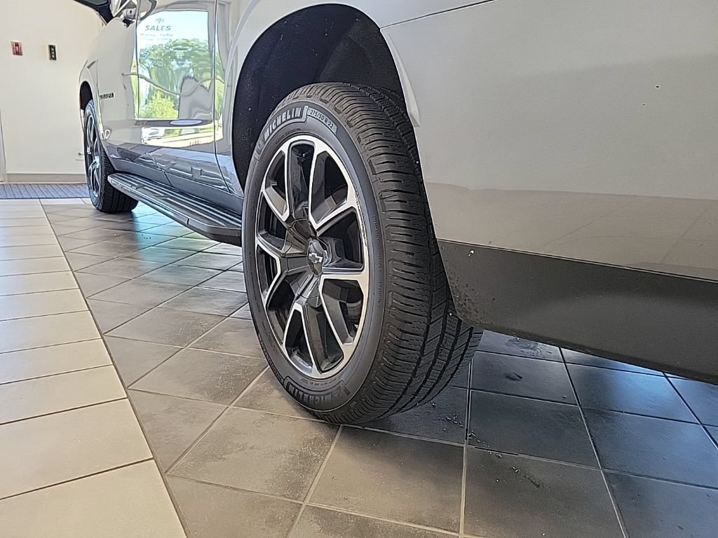 Used 2021 Chevrolet Suburban RST w/ Luxury Package AWD/4WD image 22
