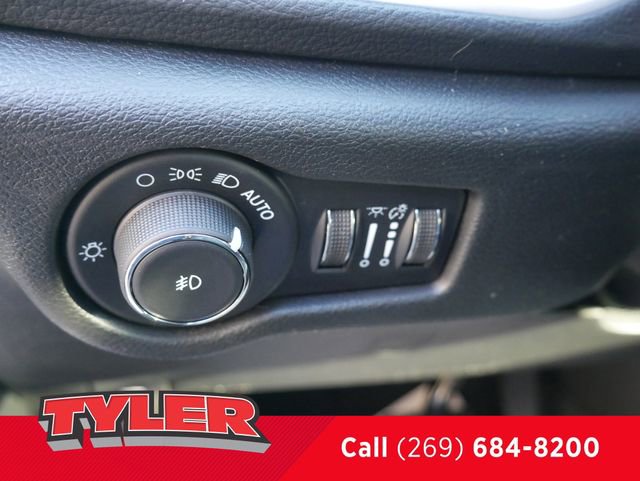 New 2026 Chrysler Pacifica Select AWD/4WD image 24