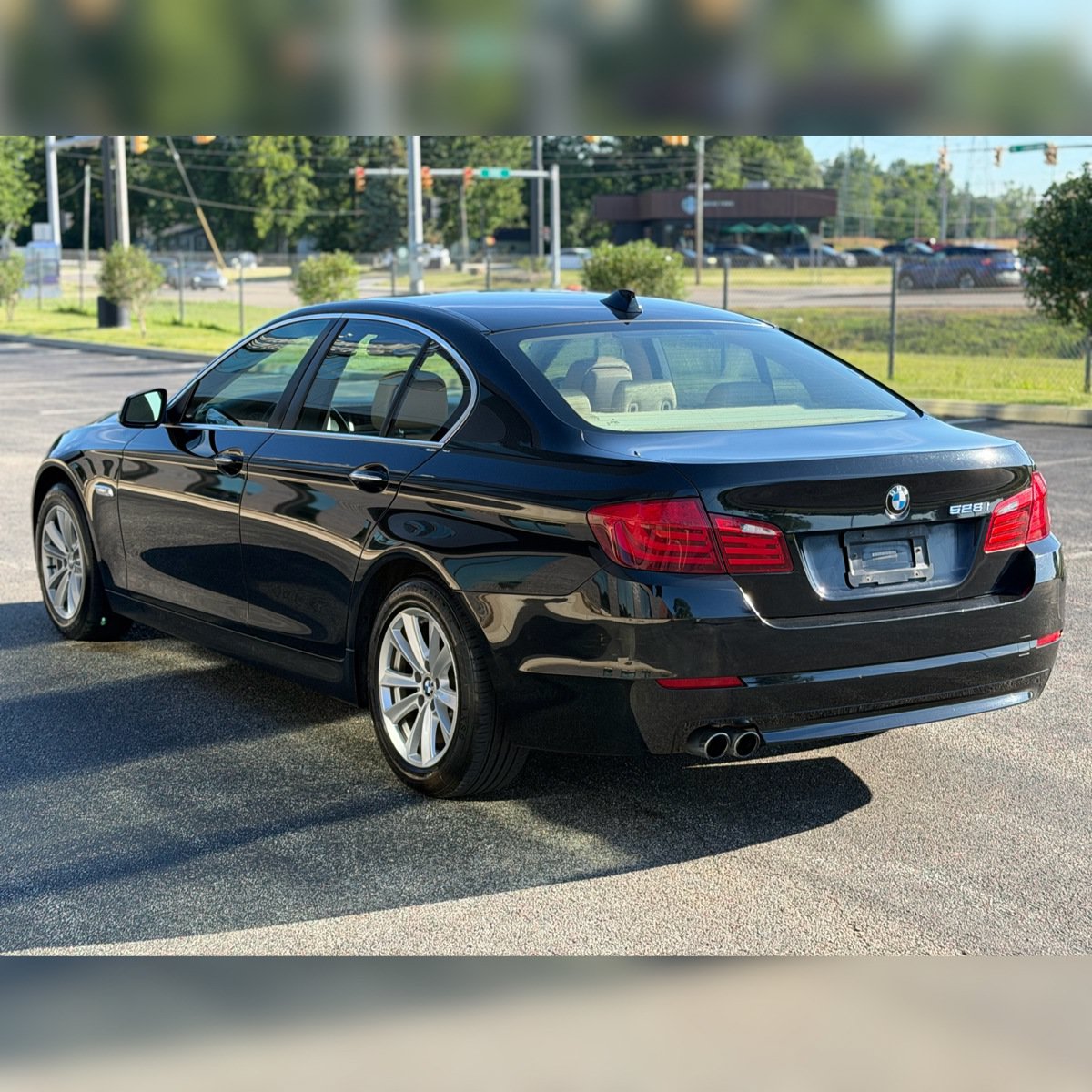 Used 2011 BMW 528i Sedan RWD image 3