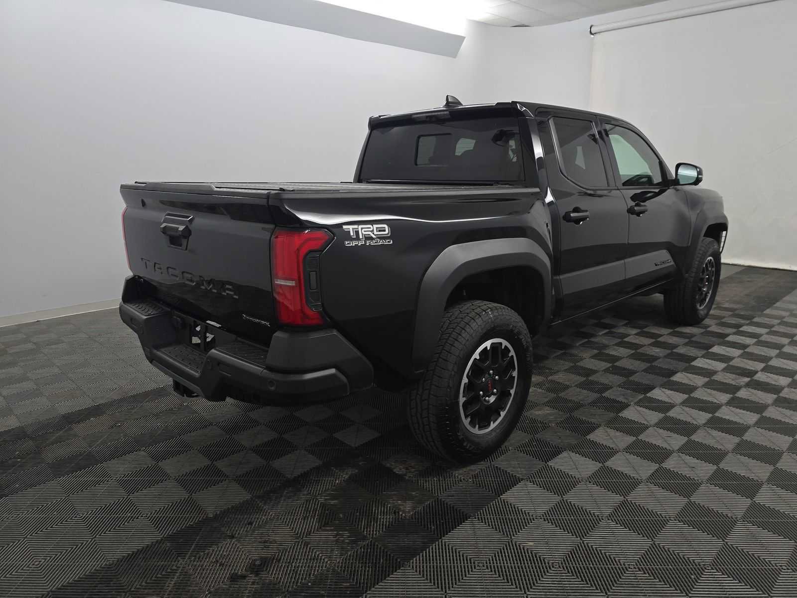 Certified 2025 Toyota Tacoma TRD Off-Road w/ TRD Off Road Premium Package AWD/4WD image 8