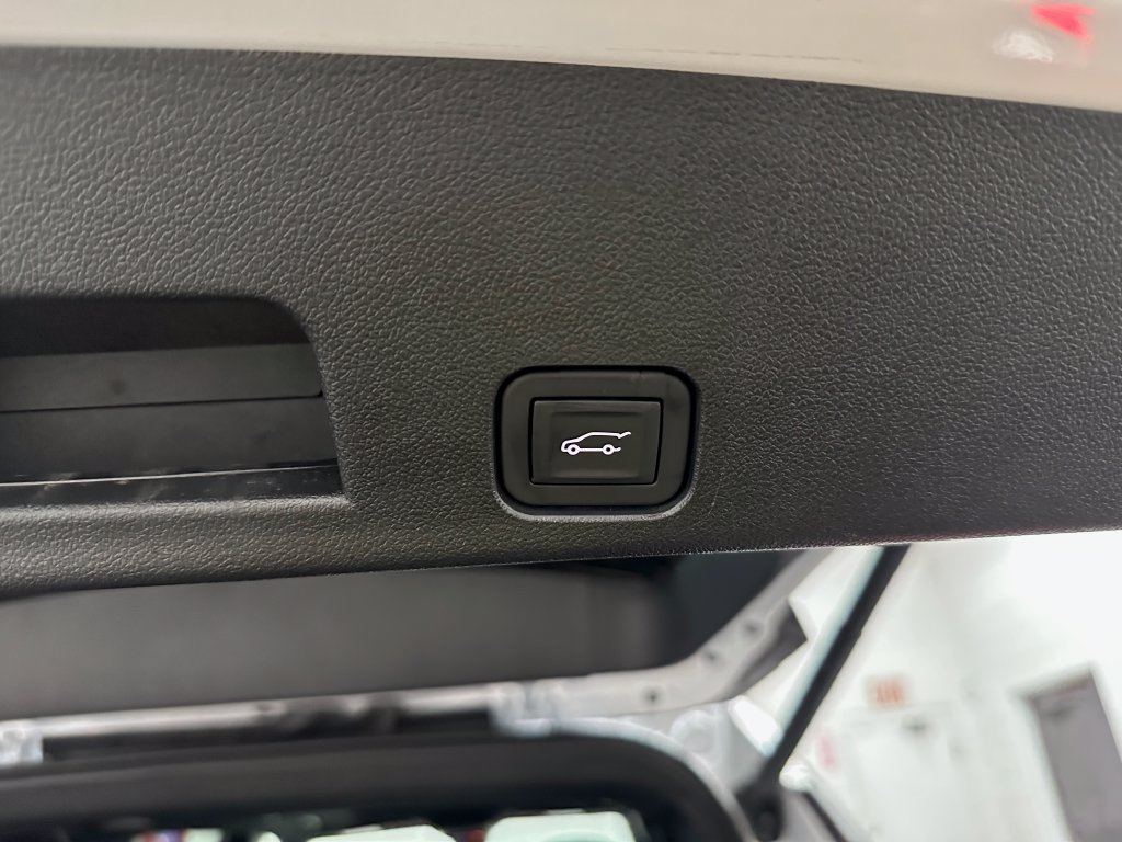 Used 2025 Chevrolet Traverse RS w/ LPO, Floor Liner Package AWD/4WD image 36