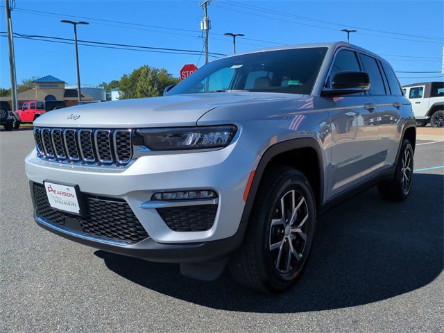 New 2025 Jeep Grand Cherokee Limited w/ Trailer Tow Package image 8