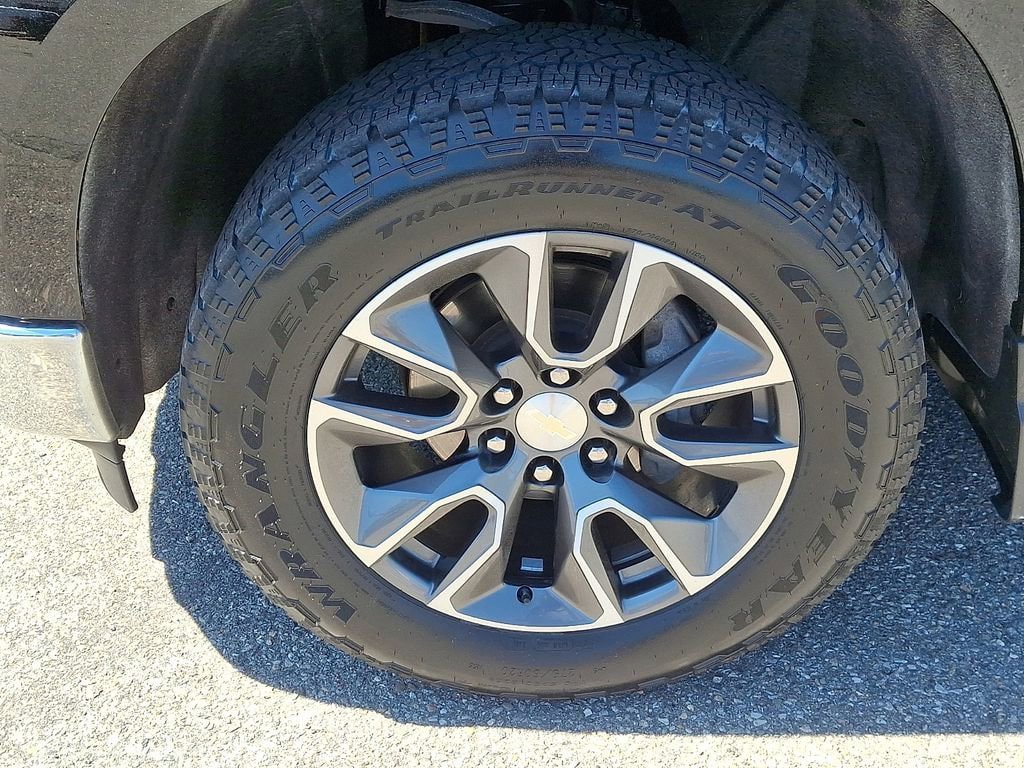 Used 2022 Chevrolet Silverado 1500 LT AWD/4WD image 13