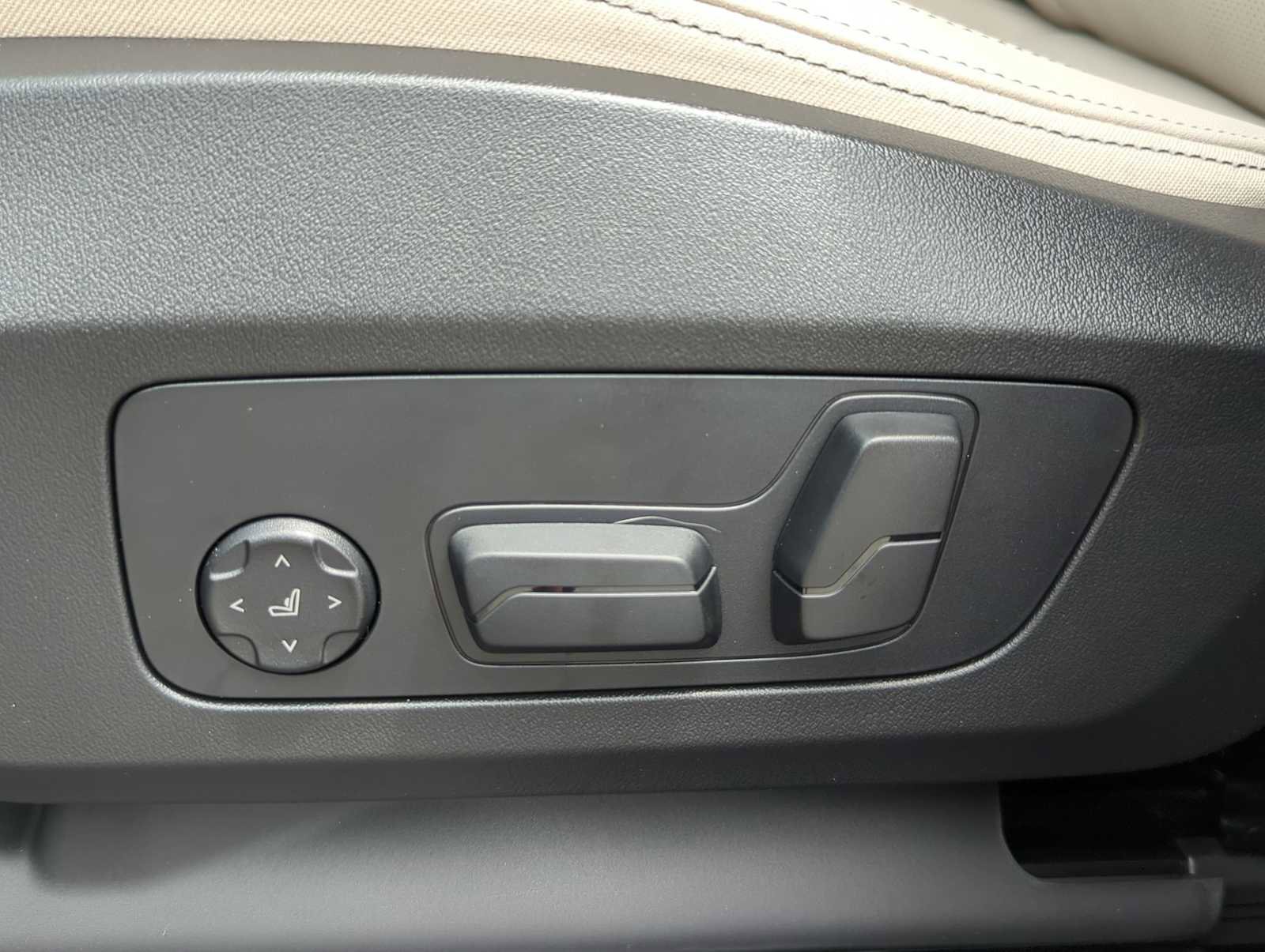 Used 2025 BMW X1 xDrive28i w/ Convenience Package image 17