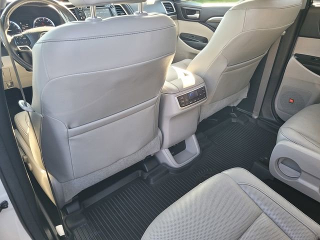 Used 2017 Toyota Highlander Limited Platinum AWD/4WD image 12