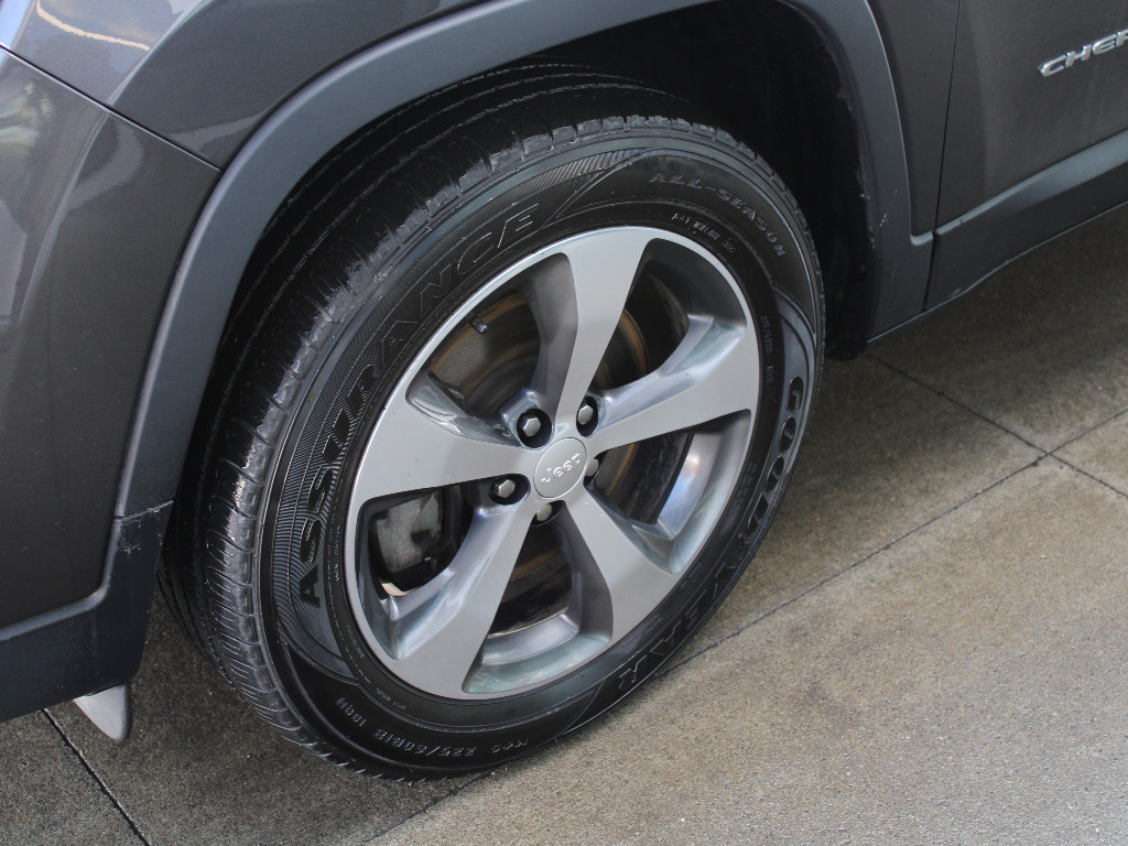 Used 2019 Jeep Cherokee Limited w/ Luxury Group image 37