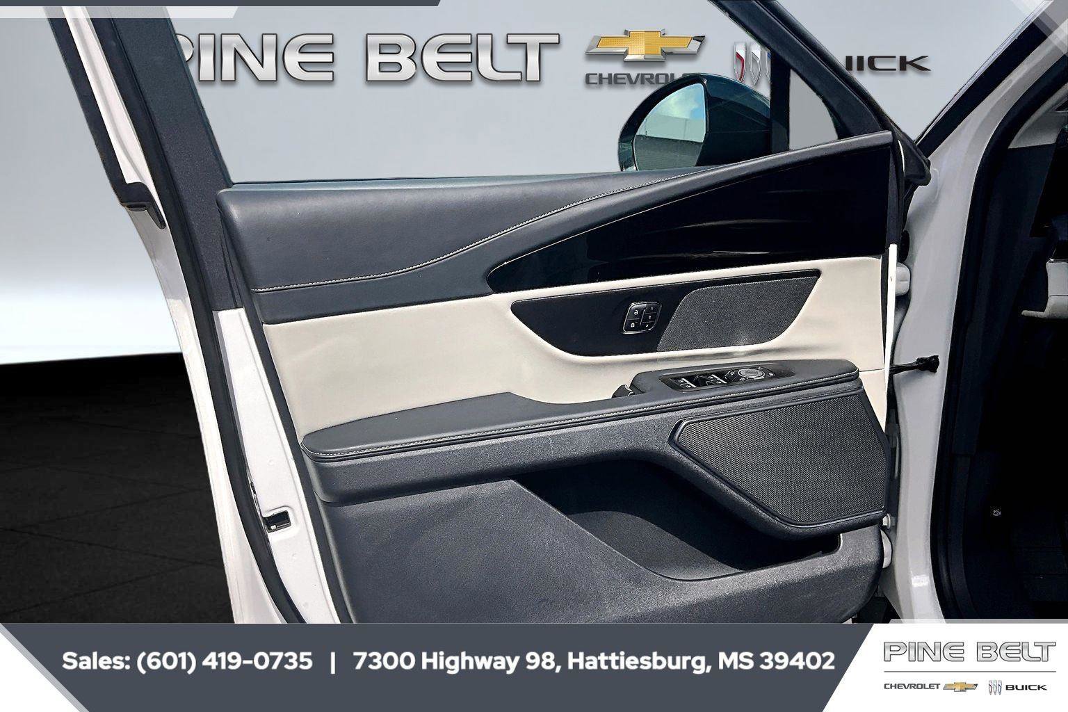 Used 2024 Lincoln Nautilus Premier AWD/4WD image 17