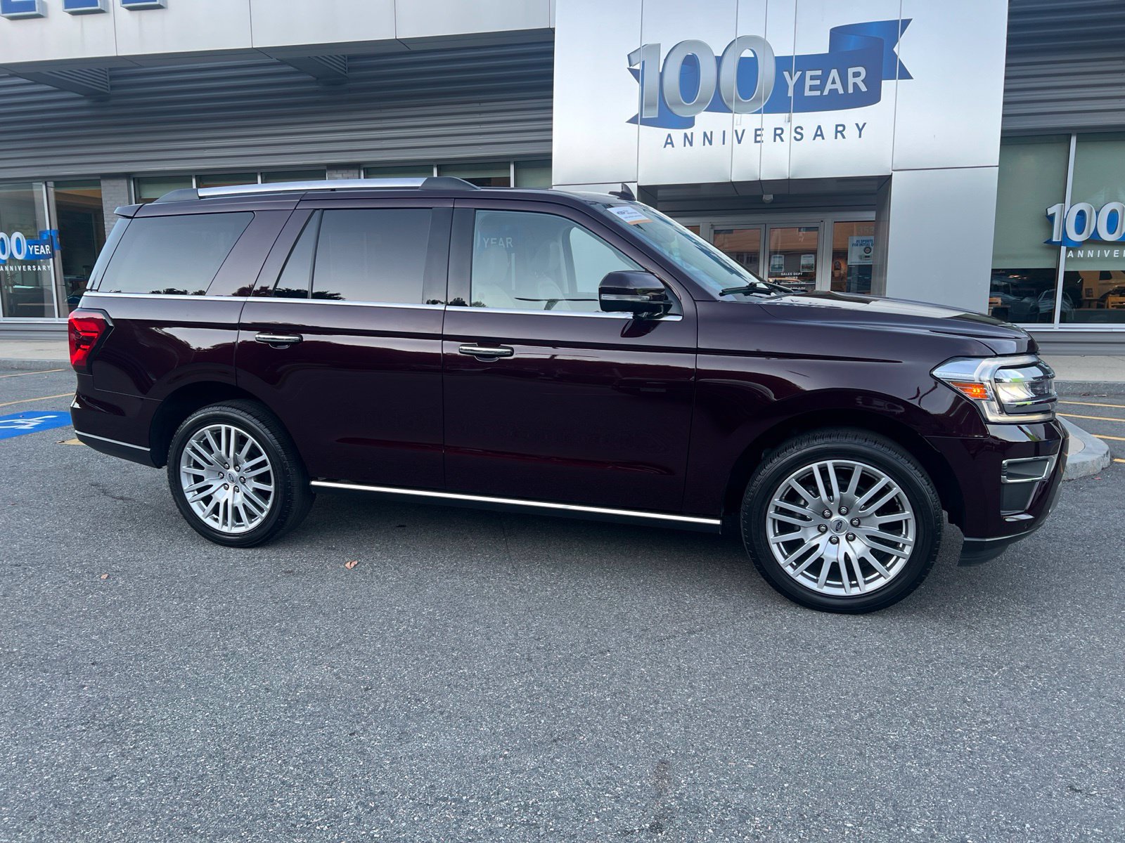 Certified 2024 Ford Expedition Limited AWD/4WD image 8