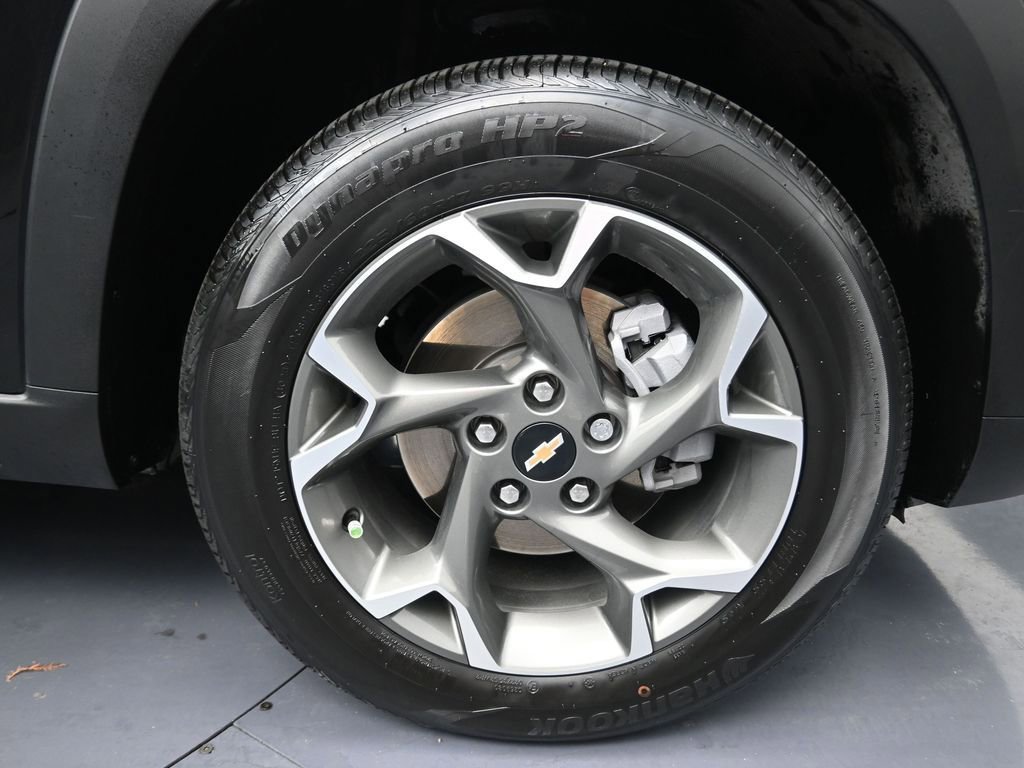 Used 2025 Chevrolet Trax LT w/ Driver Confidence Package image 5