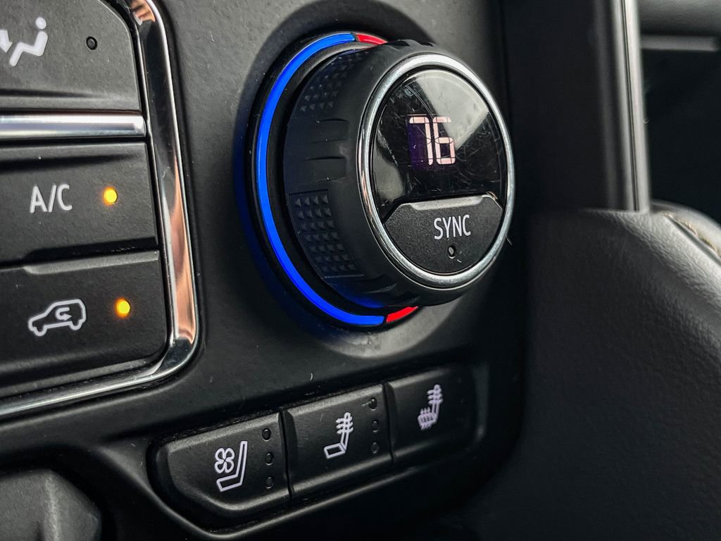 Used 2023 Chevrolet Suburban Premier image 31